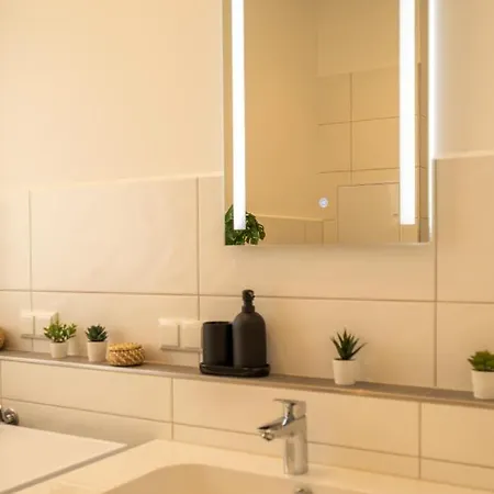 Maremar - Design - Luxus Boxspringbett - Zentral - Kueche - Arbeitsplatz - Highspeed Wlan *