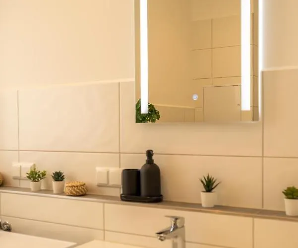 Maremar - Design - Luxus Boxspringbett - Zentral - Küche - Arbeitsplatz - Highspeed Wlan *